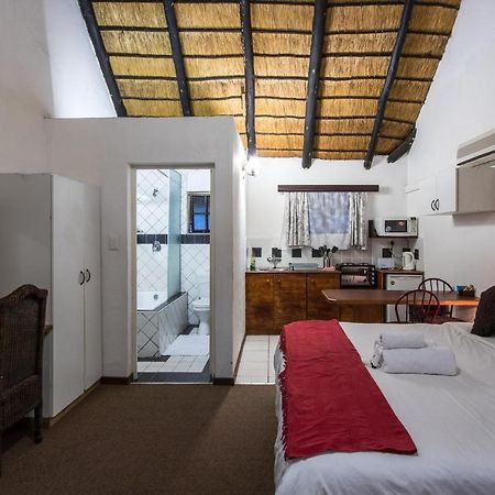 Khaya La Manzi Guest Lodge Hibberdene Buitenkant foto