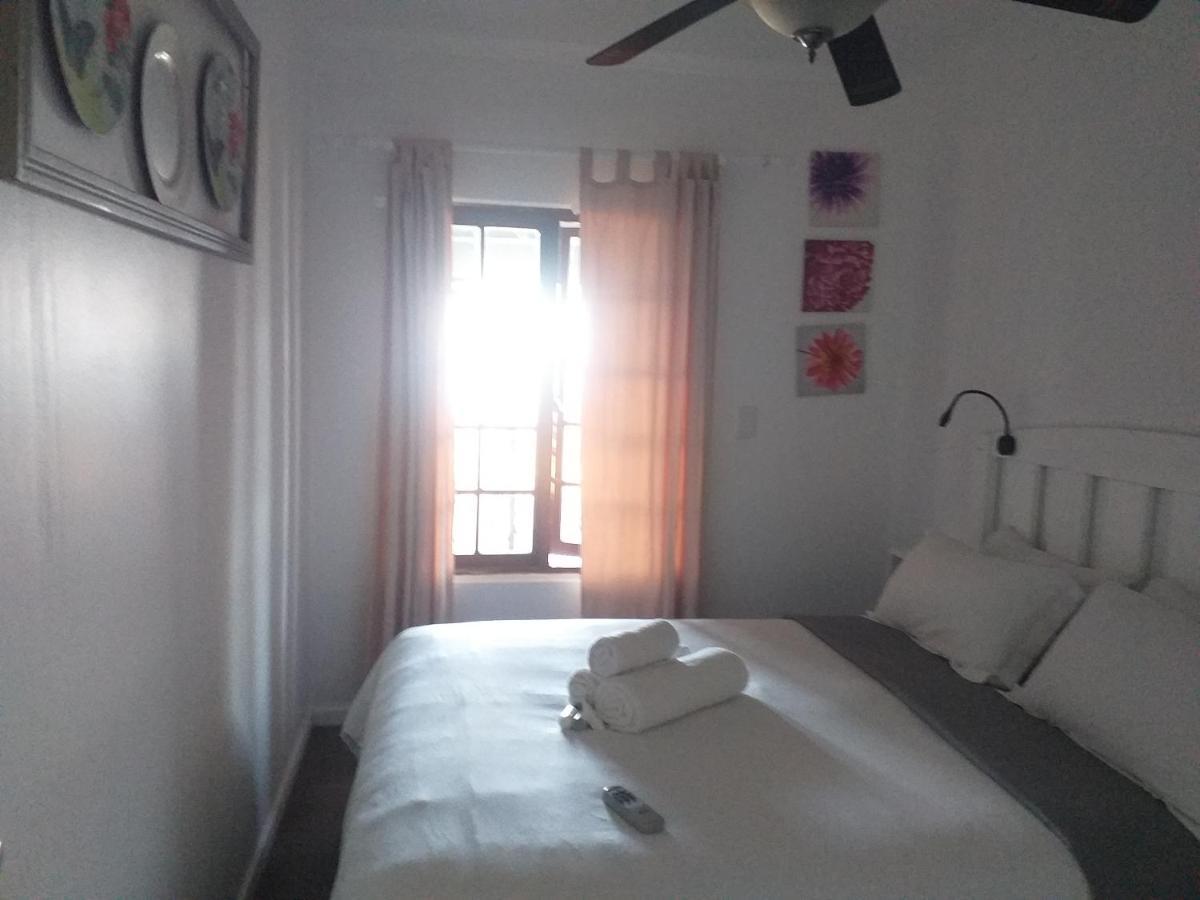 Khaya La Manzi Guest Lodge Hibberdene Buitenkant foto