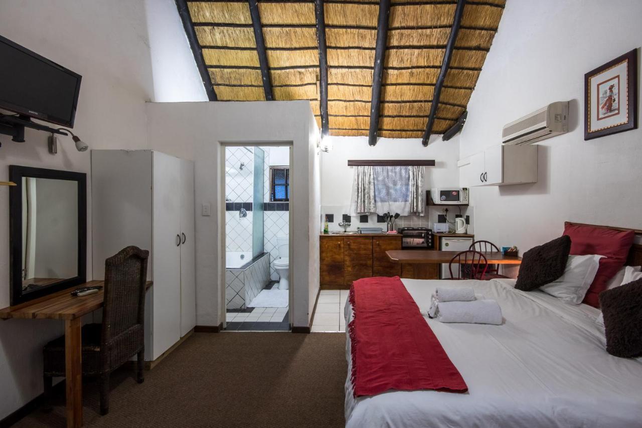 Khaya La Manzi Guest Lodge Hibberdene Buitenkant foto