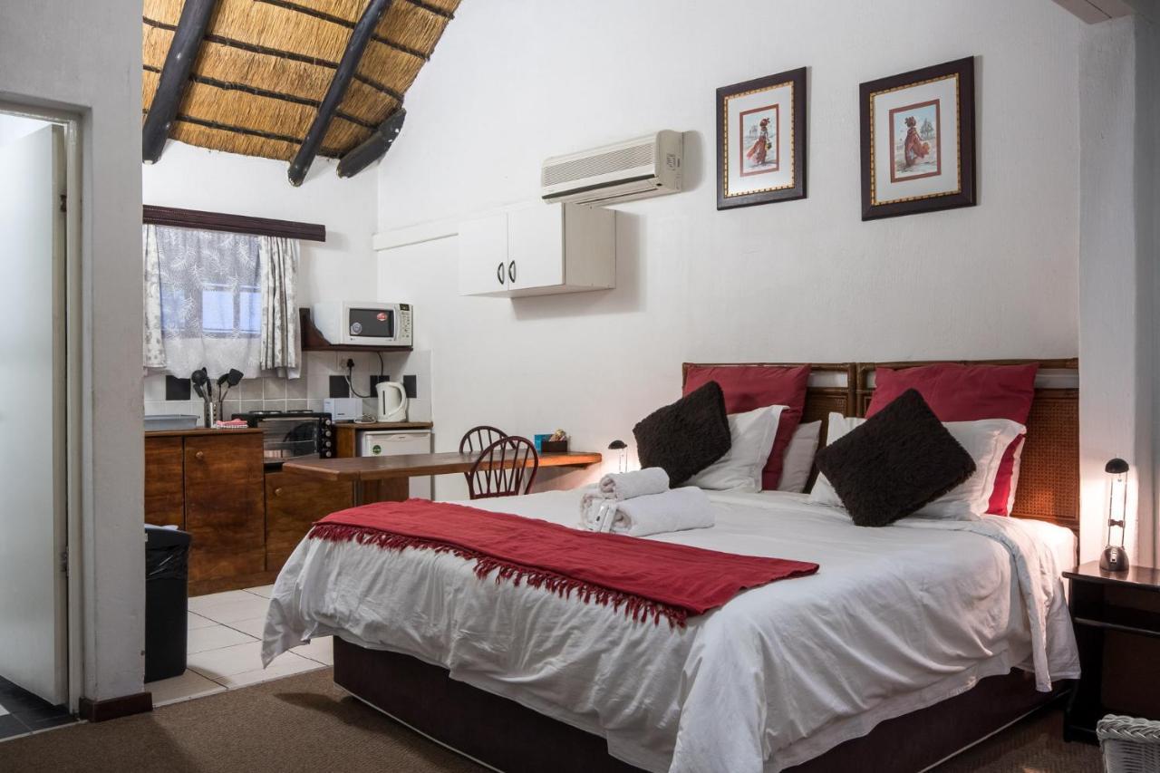 Khaya La Manzi Guest Lodge Hibberdene Buitenkant foto