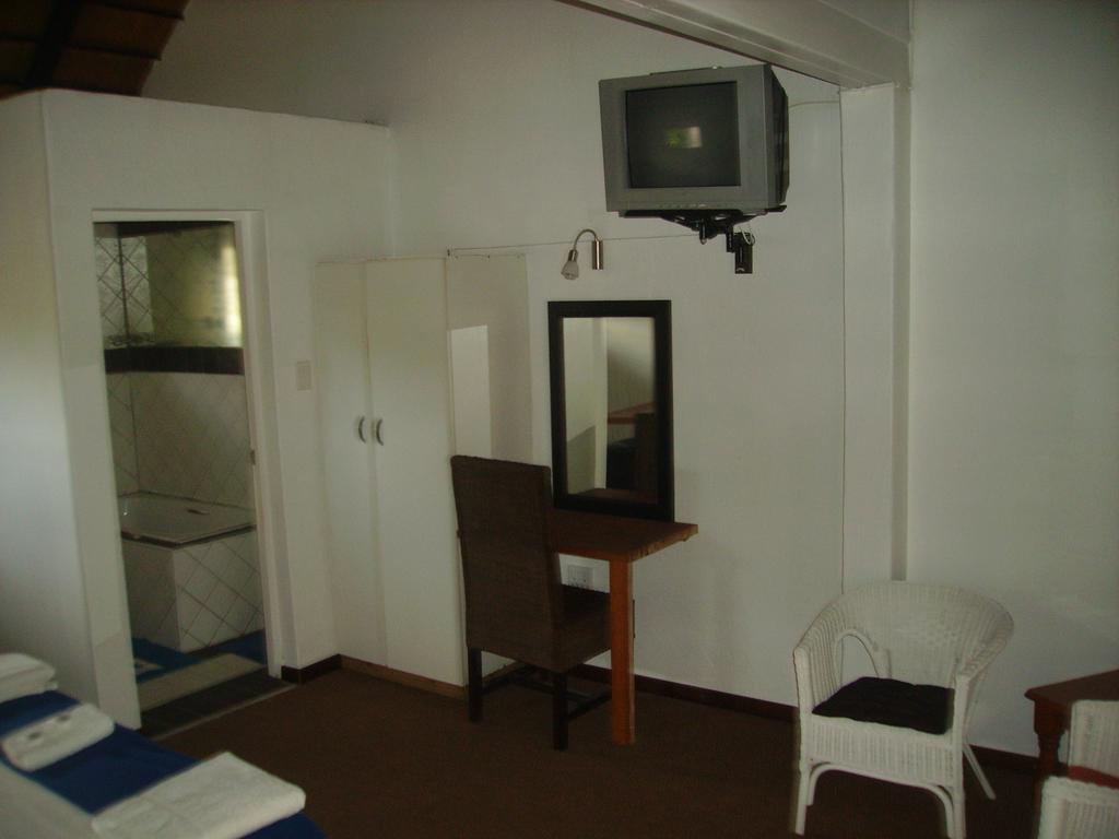 Khaya La Manzi Guest Lodge Hibberdene Buitenkant foto
