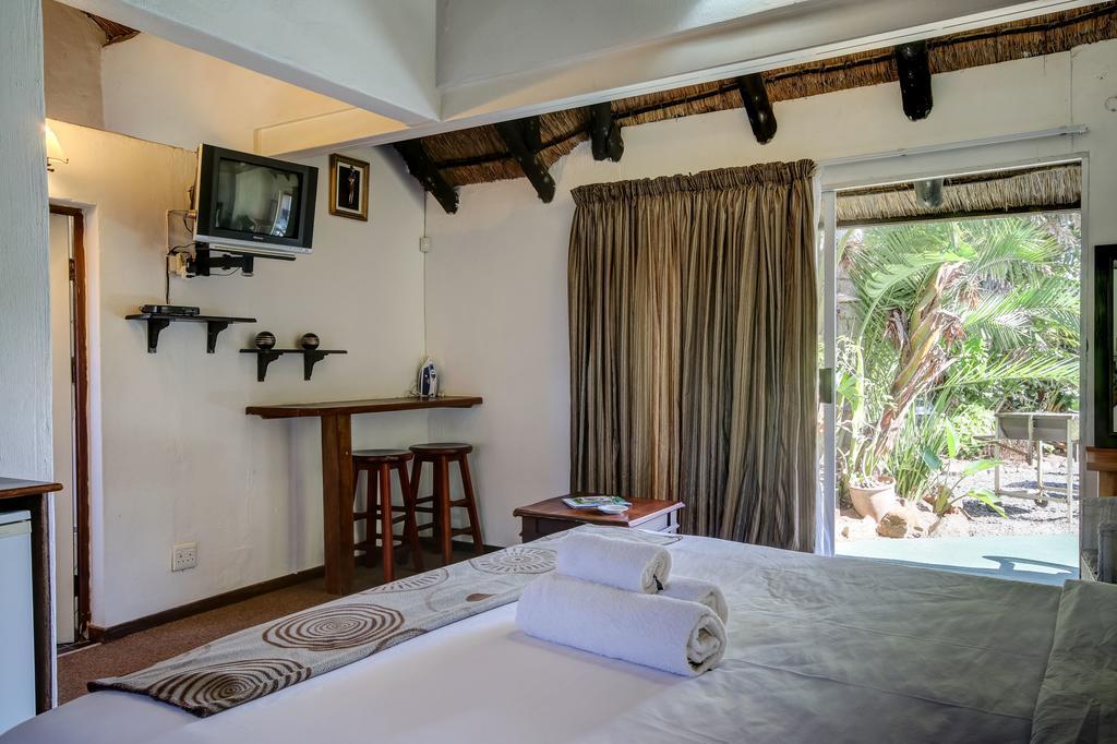 Khaya La Manzi Guest Lodge Hibberdene Buitenkant foto