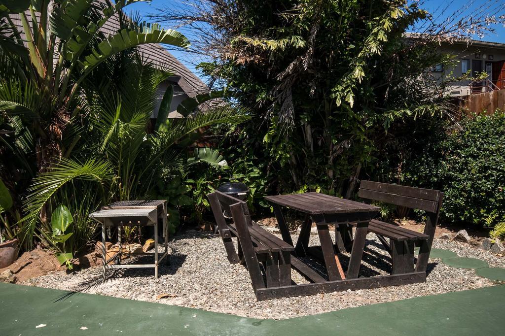 Khaya La Manzi Guest Lodge Hibberdene Buitenkant foto