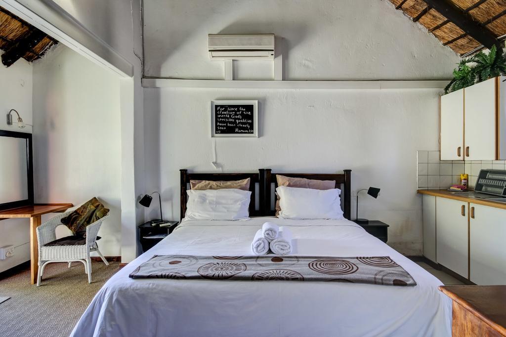 Khaya La Manzi Guest Lodge Hibberdene Buitenkant foto