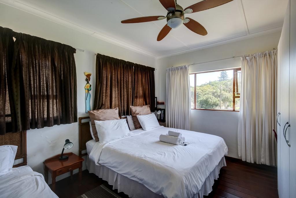 Khaya La Manzi Guest Lodge Hibberdene Buitenkant foto