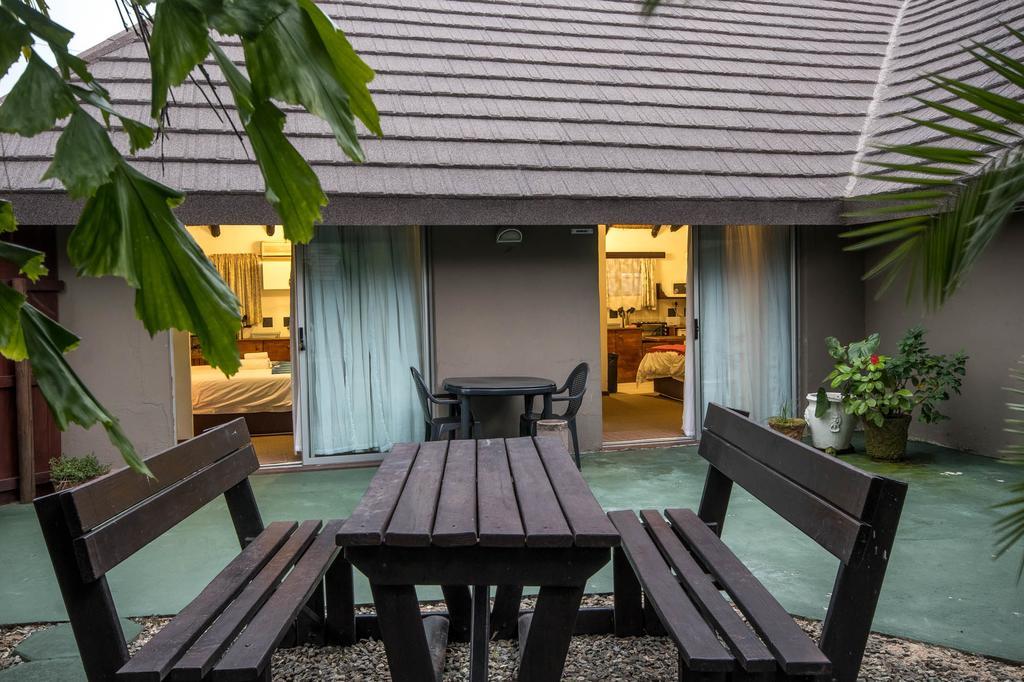 Khaya La Manzi Guest Lodge Hibberdene Buitenkant foto
