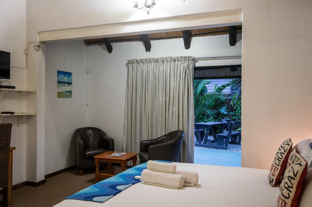 Khaya La Manzi Guest Lodge Hibberdene Buitenkant foto