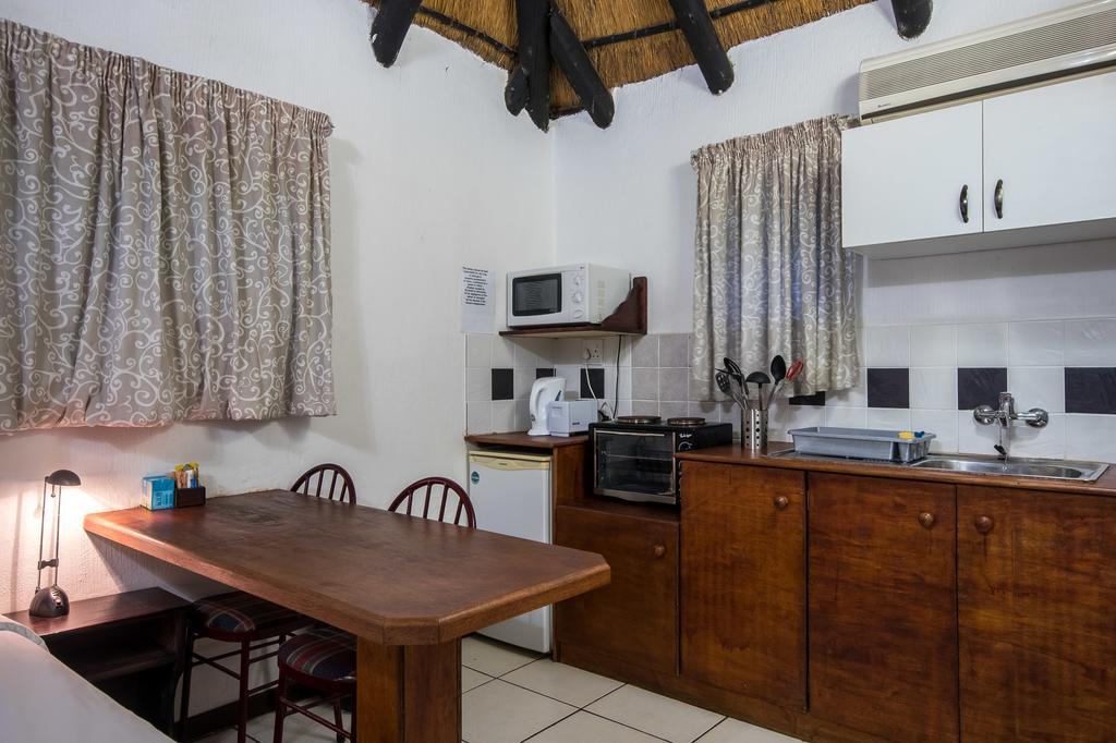 Khaya La Manzi Guest Lodge Hibberdene Buitenkant foto