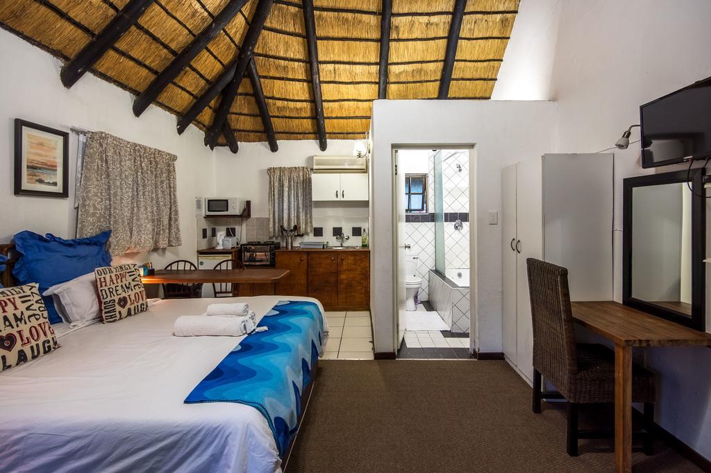 Khaya La Manzi Guest Lodge Hibberdene Buitenkant foto