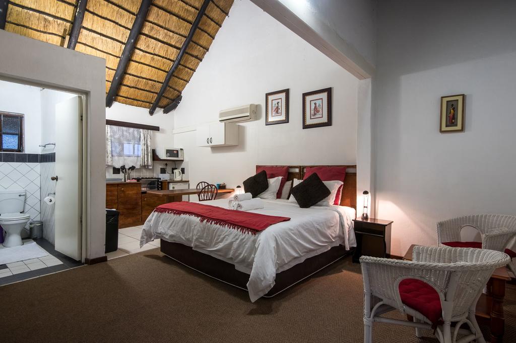 Khaya La Manzi Guest Lodge Hibberdene Buitenkant foto