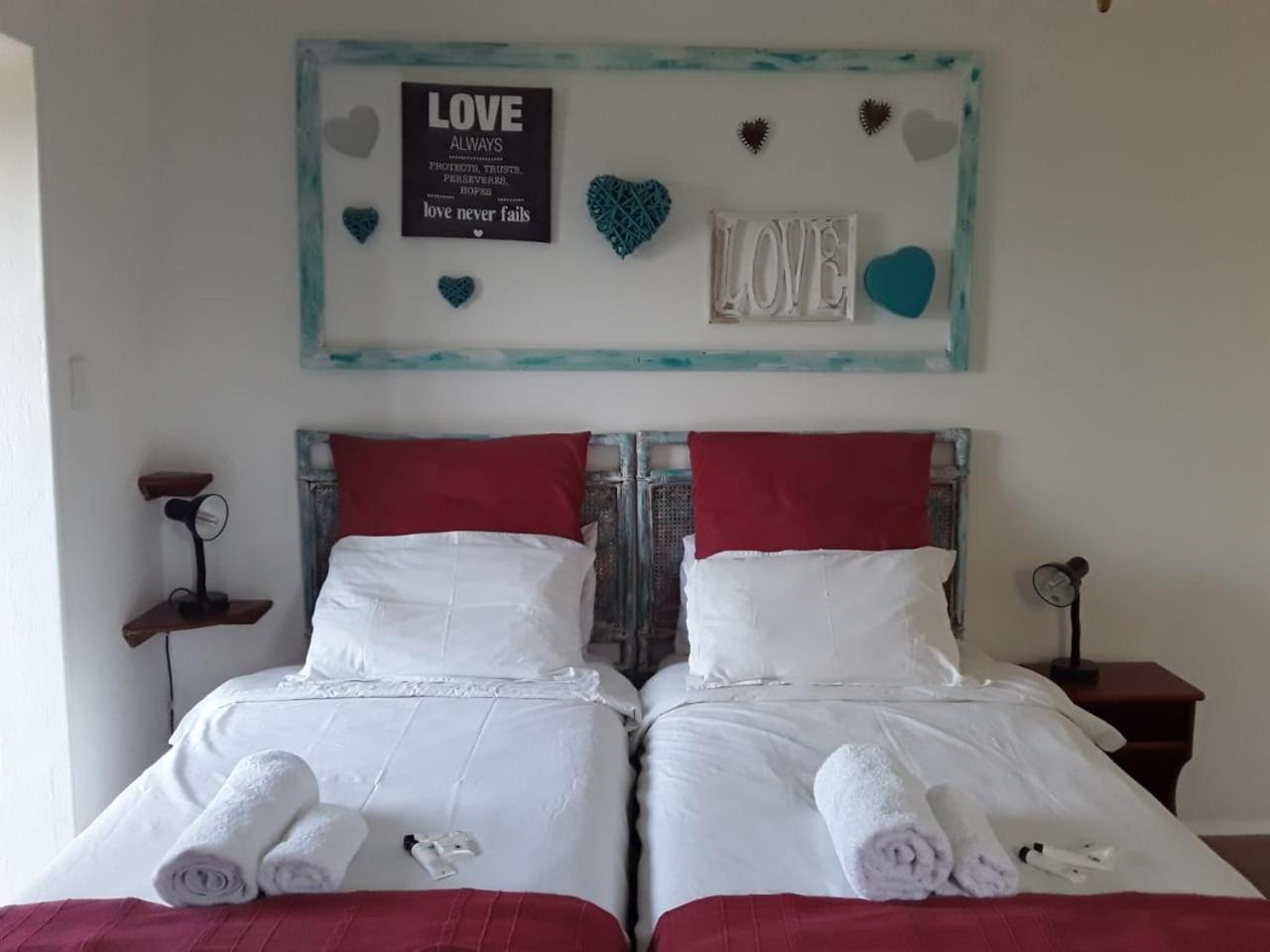 Khaya La Manzi Guest Lodge Hibberdene Buitenkant foto