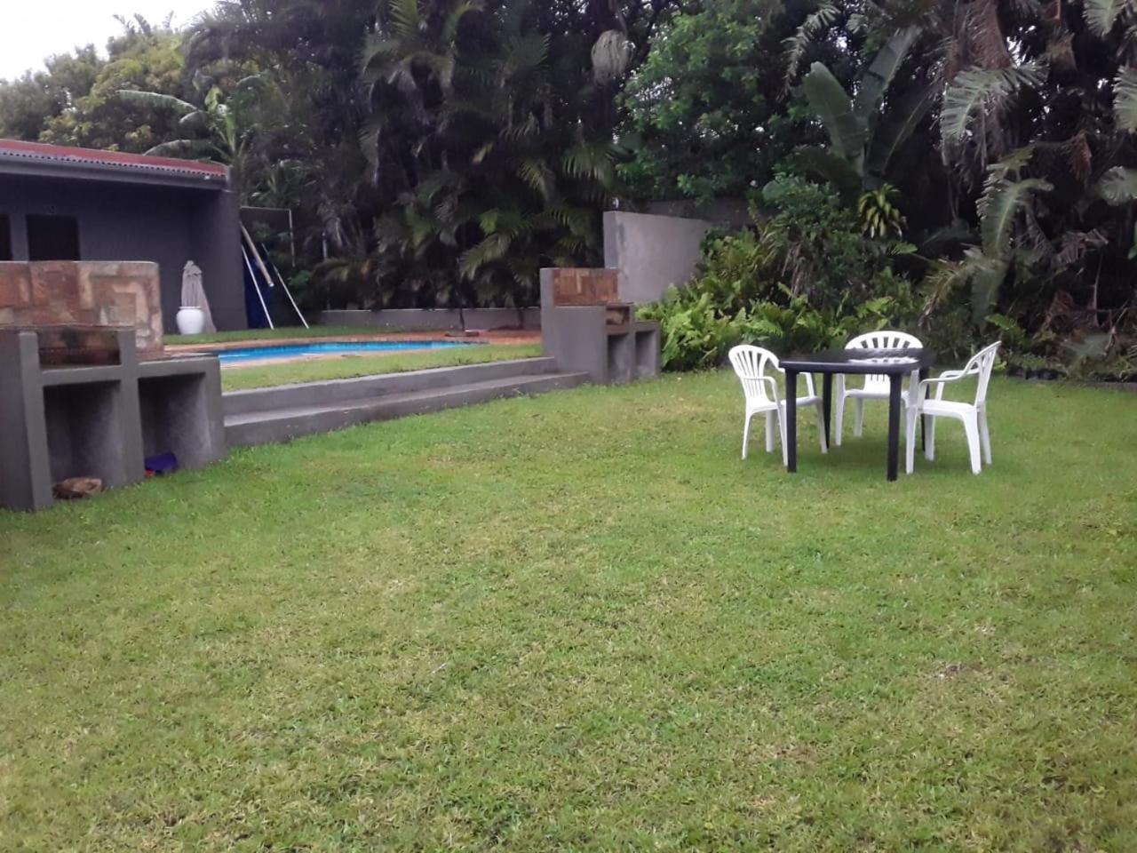 Khaya La Manzi Guest Lodge Hibberdene Buitenkant foto